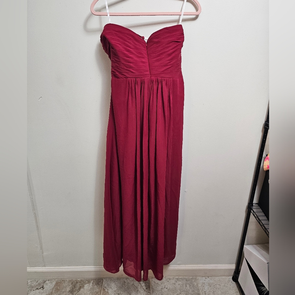 Elegant Red Evening Gown - Picture 5 of 7